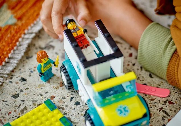 Ambulanta de urgenta si practicant de Snow Boarding, +4 ani, 60403, Lego City