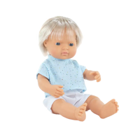papusa-baiat-caucazian-blond-cu-tricoul-bleu-my-friends-and-me-38-cm-miniland-7618.png