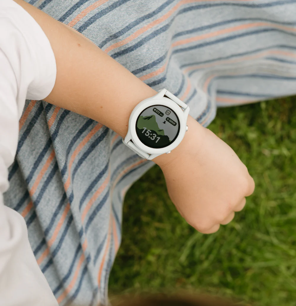 K-WATCH pe încheietura copilului