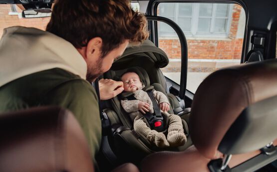 Scaun auto tip scoica cu baza Isofix Baby Safe Pro