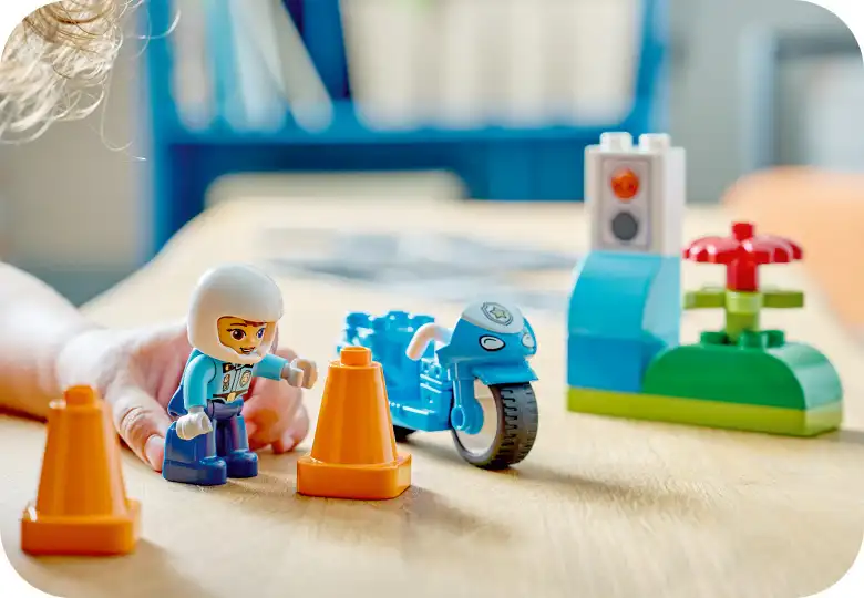 Motocicletă albastră de poliție