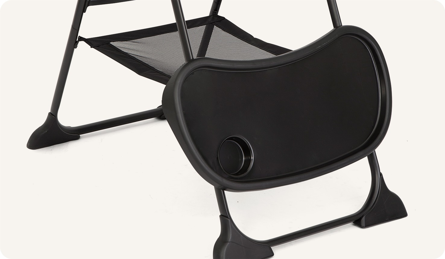 Detaliu tava detasabila a scaunului de masa