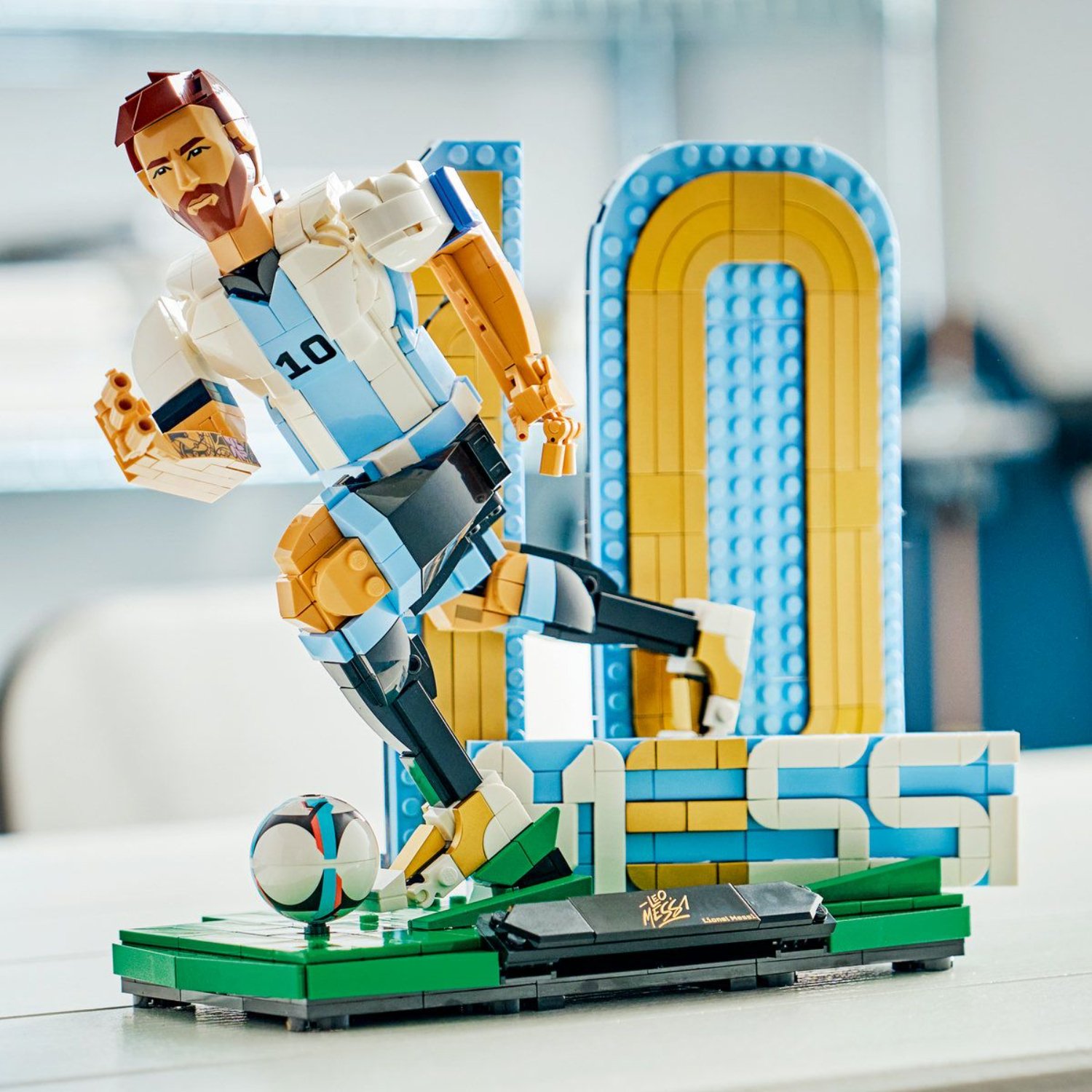LEGO Lionel Messi postura dinamica
