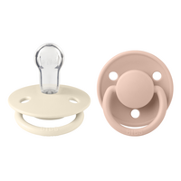 set-2-suzete-cu-tetina-rotunda-din-silicon-universala-de-lux-0-3-ani-ivory-blush-bibs-7775.png